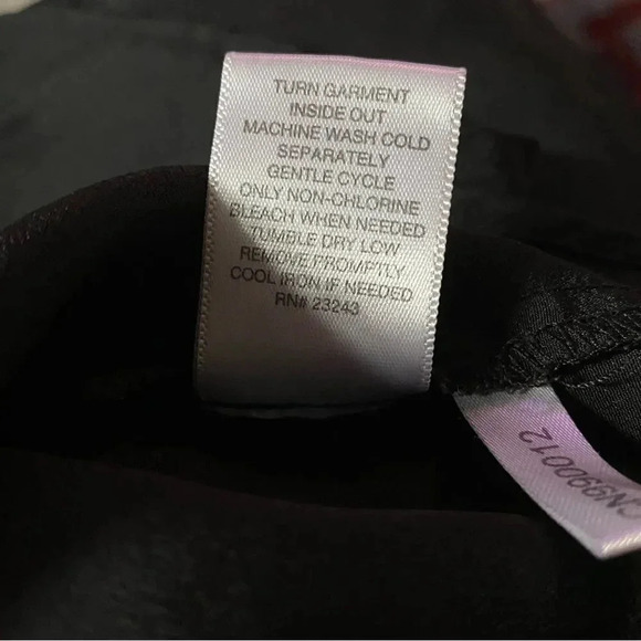 NEW York & Company L Large Top Shirt Black Solid Cap Sleeve V Neck Casual P21 - Picture 6 of 8